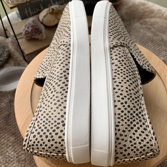 Time and Tru Memory Foam Sneakers - Picture 8 of 10